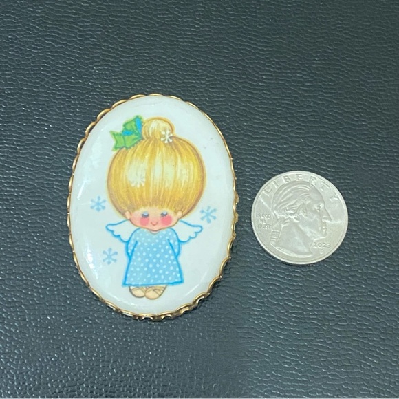 Vintage 70’s Angel Kitschy Little Girl Angel Cameo Brooch 14.5g - Picture 3 of 10